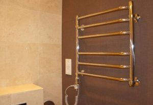 Установка электрического полотенцесушителя в ванной в Уфе